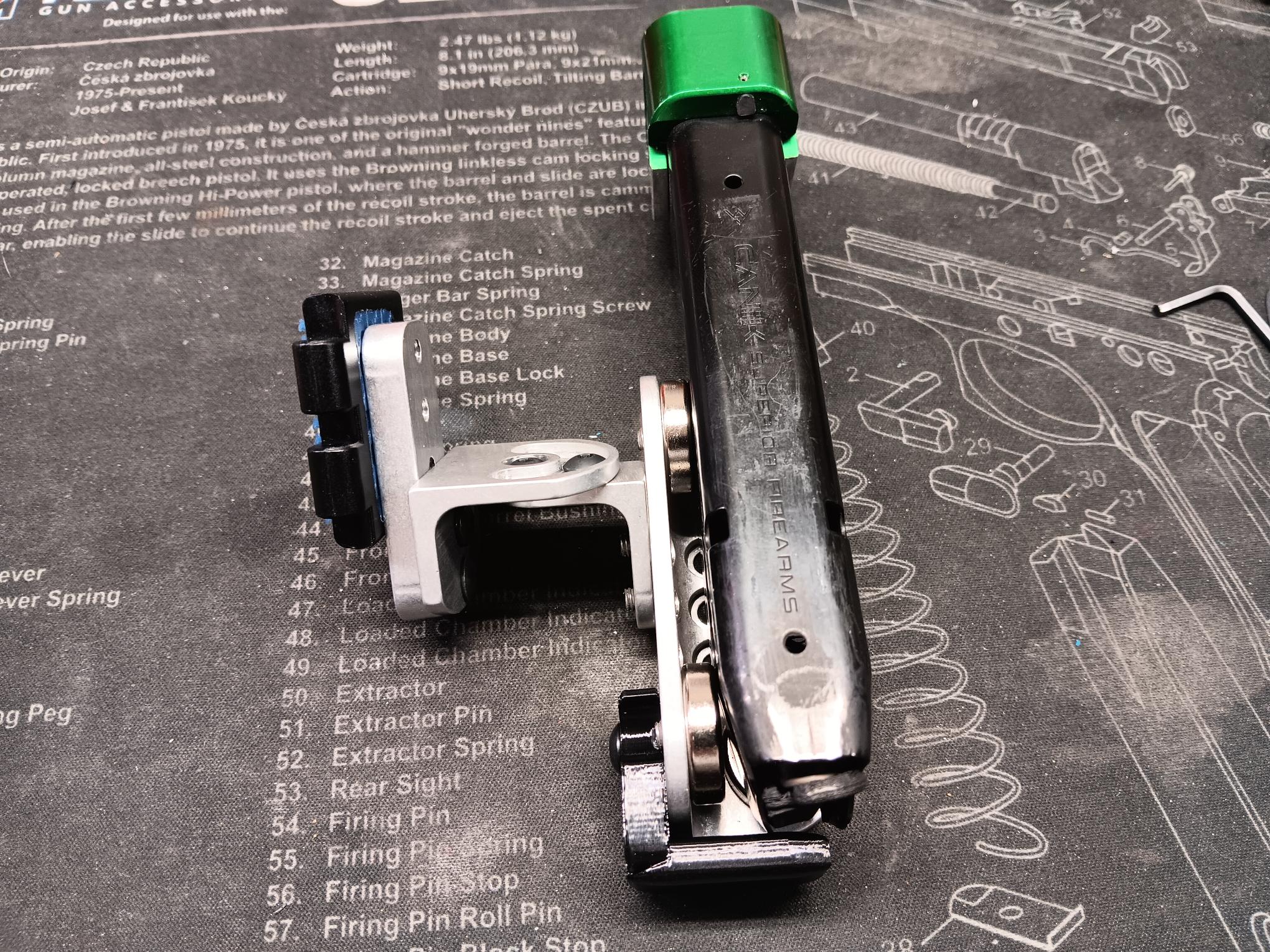 Magnetic Magazine Pouch from Lee Holster Hangers