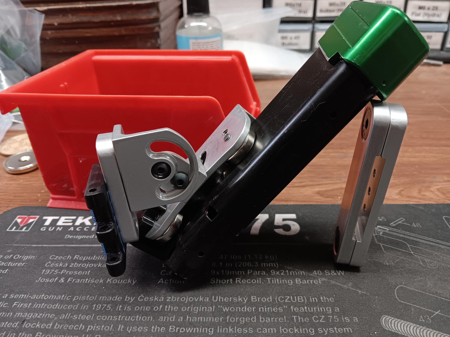 Magnetic Magazine Pouch from Lee Holster Hangers